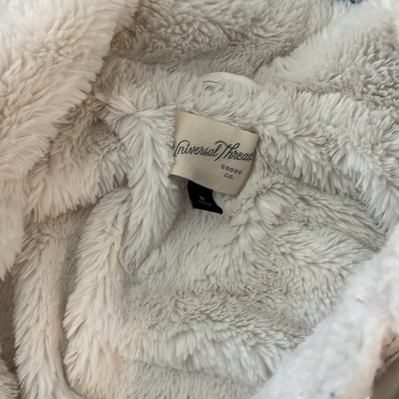 Universal Threads Jean jacket - Picture 2 of 3